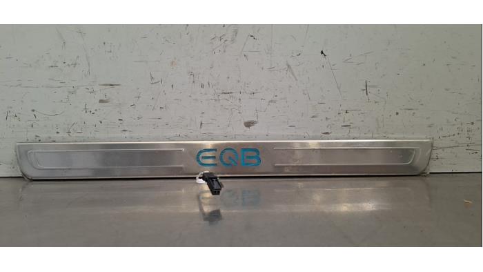 Eclairage d'embarquement Mercedes EQB