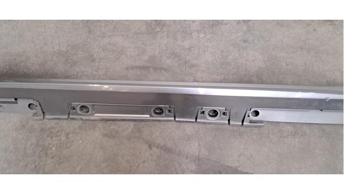 Marche-pied (list de couverture) gauche Toyota Corolla
