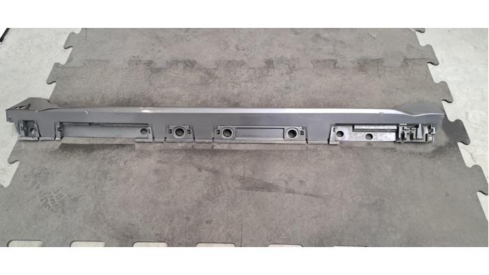Marche-pied (list de couverture) droite Toyota Corolla