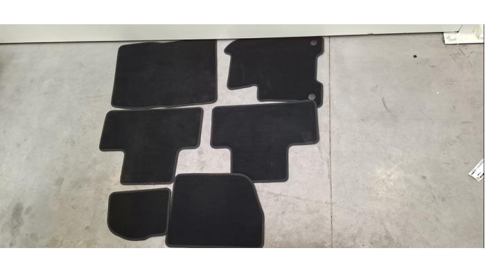 Kit tapis Mercedes EQB