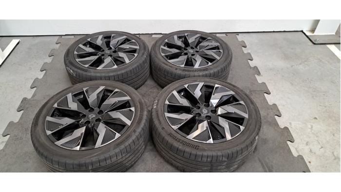 Felgen Set + Reifen Renault Rafale