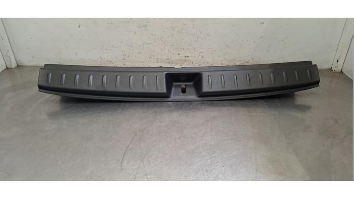 Couverture capteur serrure arrière Mercedes EQB