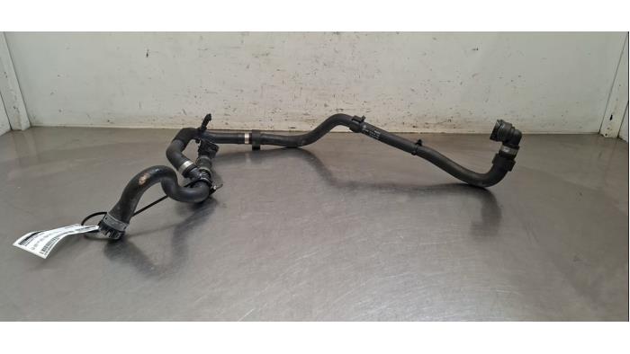 Tuyau radiateur Mercedes EQB