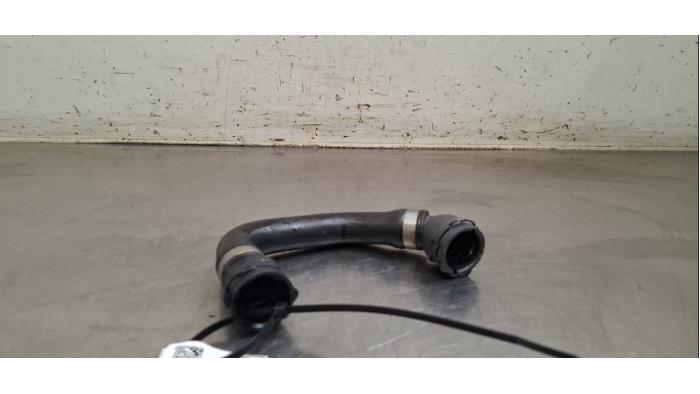 Tuyau radiateur Mercedes EQB