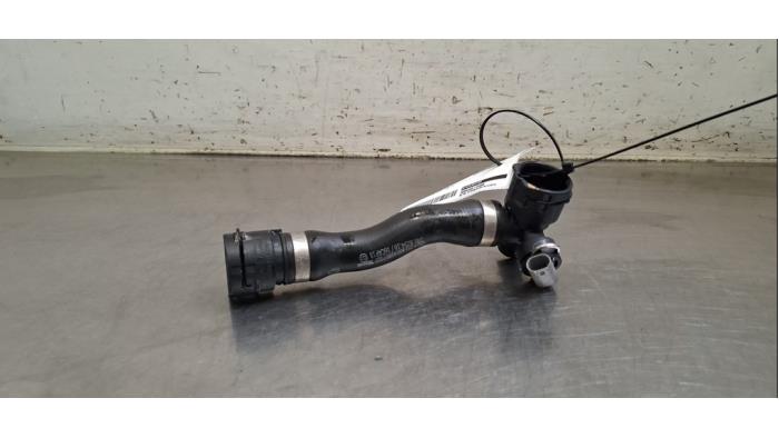 Tuyau radiateur Mercedes EQB