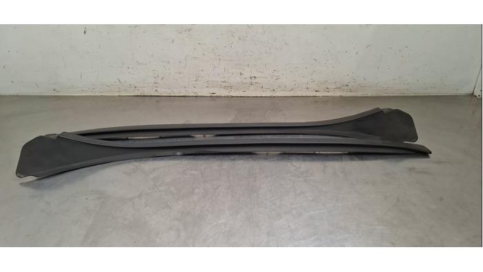 Ensemble Cadre pare-brise Mercedes EQB