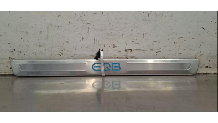 Eclairage d'embarquement Mercedes EQB