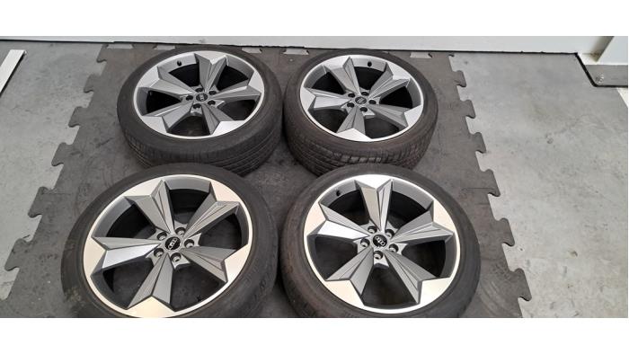 Jeu de jantes sport + pneus Audi Q4