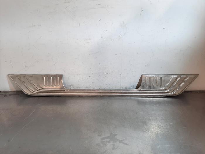 Couverture conteneur Mercedes EQV