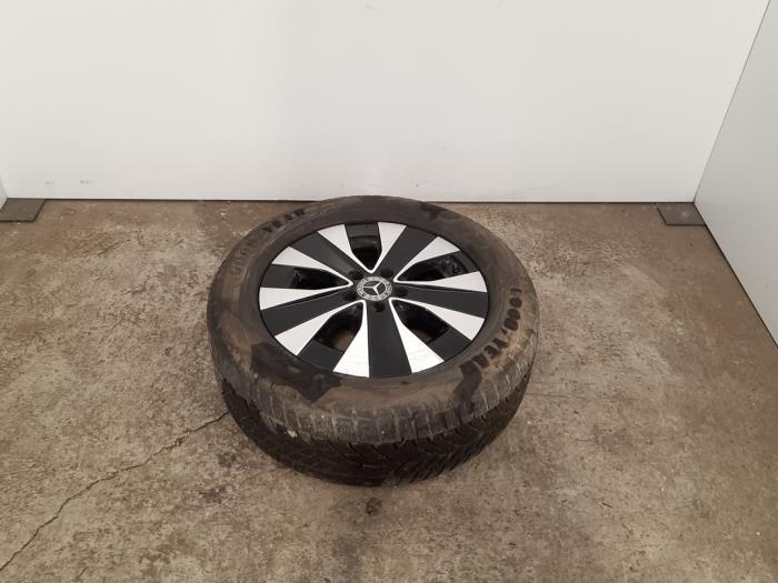 Jante + pneu d'hiver Mercedes EQV