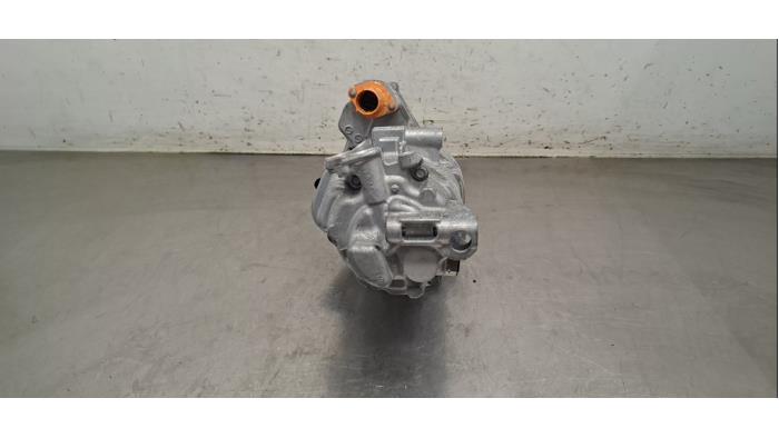 Pompe clim Mercedes EQB