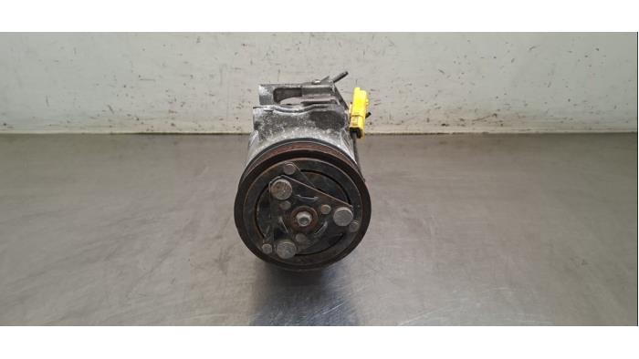 Pompe clim Peugeot 408