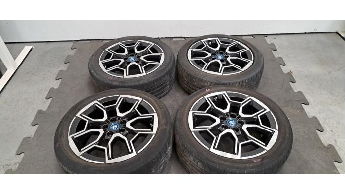 Jeu de jantes sport + pneus BMW iX1