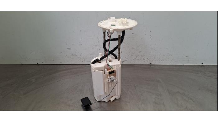 Gebruikte Tank element Pomp Toyota Hilux V/VI 2.8 D4D-F 16V 4x4 Prijs € 60,50 Inclusief btw aangeboden door Autohandel Didier