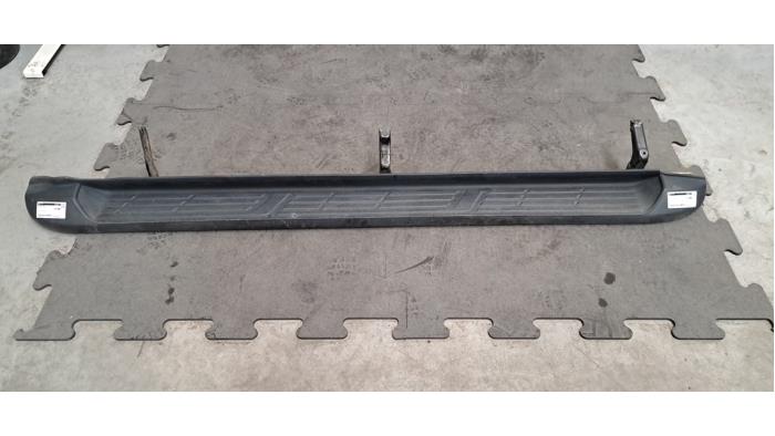 Marchepied droit Toyota Hilux