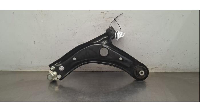 Bras de suspension avant droit Toyota Yaris Cross
