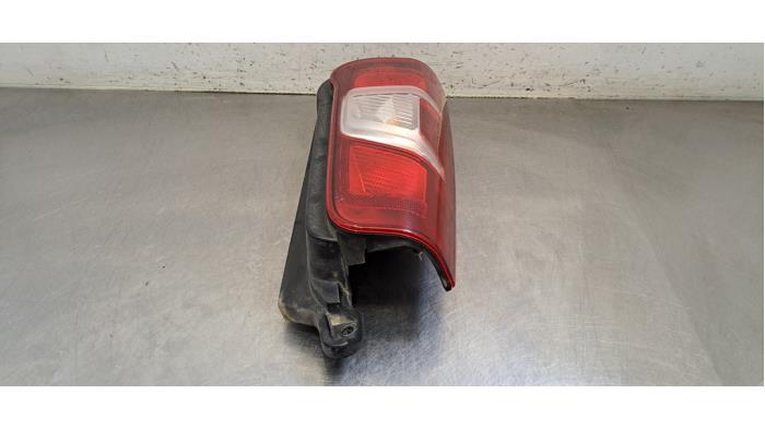 Feu arrière gauche Citroen Berlingo