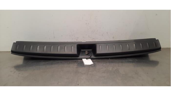 Couverture capteur serrure arrière Mercedes EQB