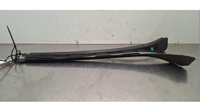 Ensemble Cadre pare-brise Mercedes EQB