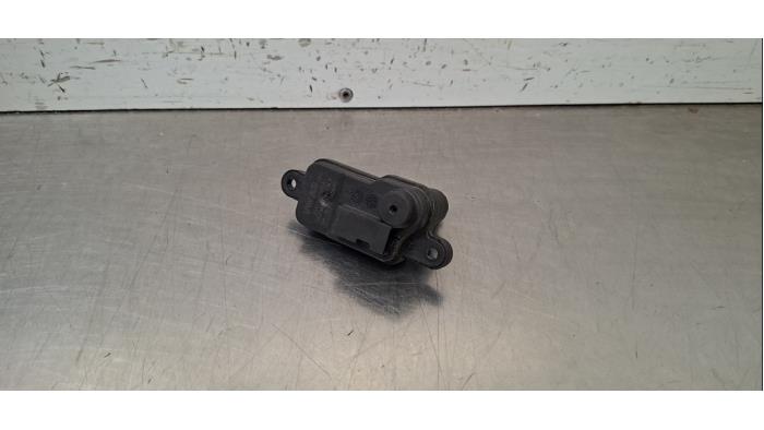 Moteur de verrouillage clapet réservoir Audi Q4