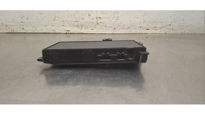 Chargeur sans fil Mercedes C-Klasse