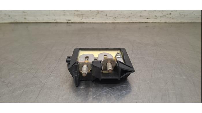 Régulateur de tension Mercedes C-Klasse