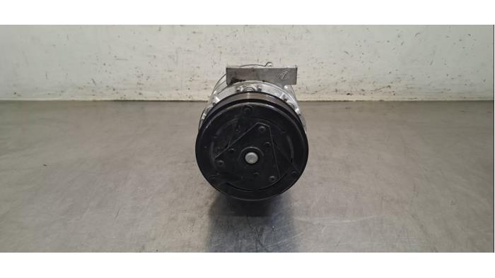 Pompe clim Renault Trafic
