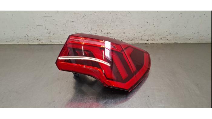 Oikea takavalo Audi Q3