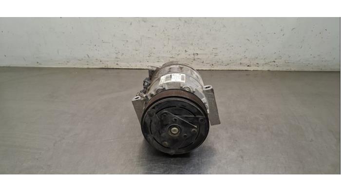 Pompe clim Renault Master