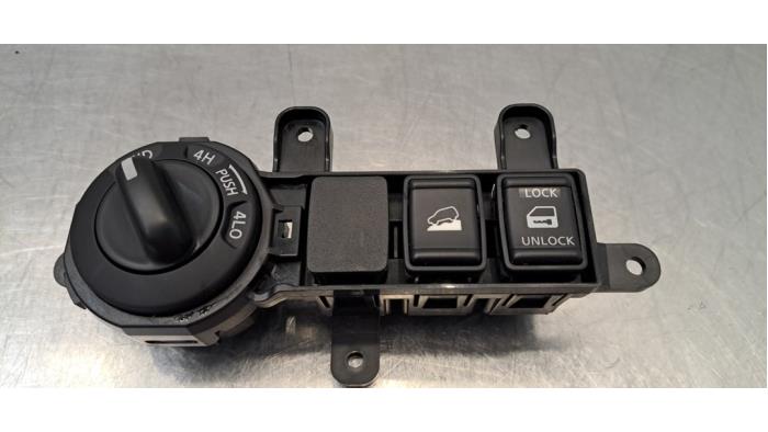 Commutateur 2WD/4WD Nissan Navara
