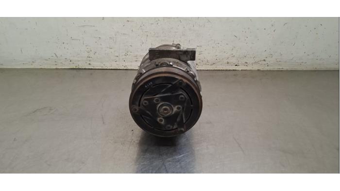 Pompe clim Renault Trafic