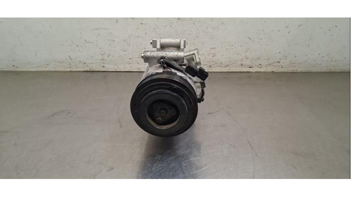 Pompe clim Mazda 3.