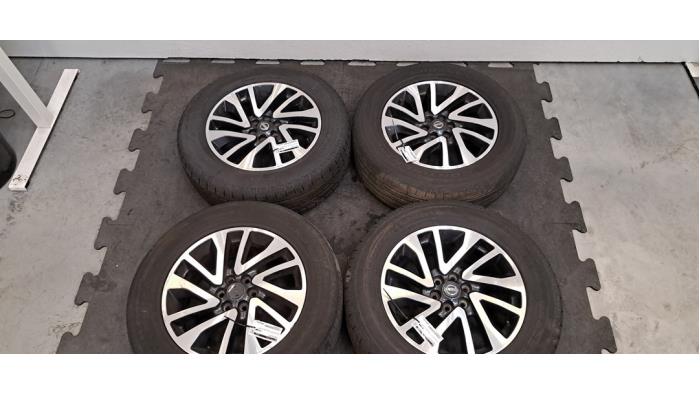 Kit jantes + pneumatiques Nissan Navara