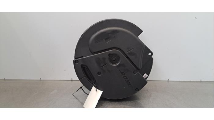 Caisson de graves Mazda 3.