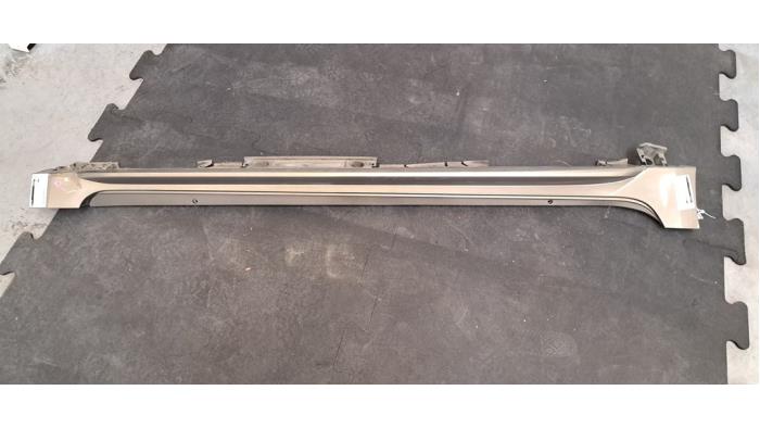 Marche-pied (list de couverture) droite Toyota Corolla