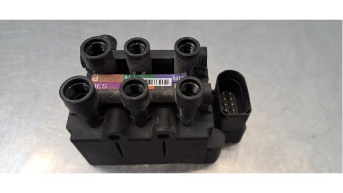 Bloc soupapes hydraulique Audi Q5