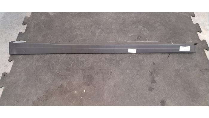 Marche-pied (list de couverture) gauche Mercedes EQB