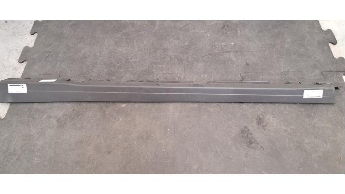 Marche-pied (list de couverture) gauche Mercedes EQB