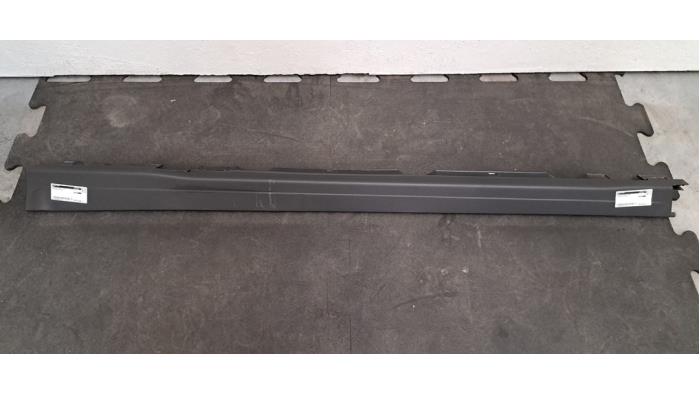 Marche-pied (list de couverture) gauche Mercedes EQB