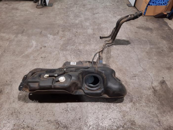 Réservoir de carburant Peugeot 208