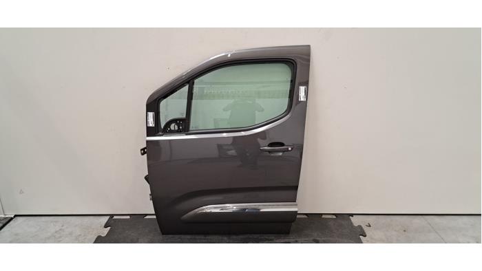 Door 4-door, front left Toyota Pro-Ace
