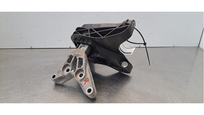 Support moteur Toyota Pro-Ace