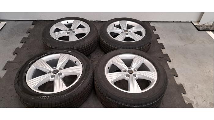 Kit jantes + pneumatiques Audi Q4
