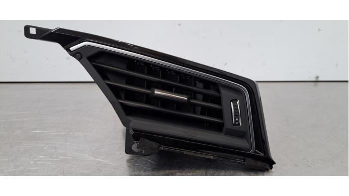 Grille aération tableau de bord Audi E-Tron