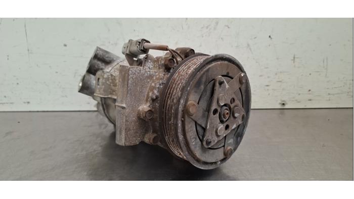 Pompe clim Nissan NV250