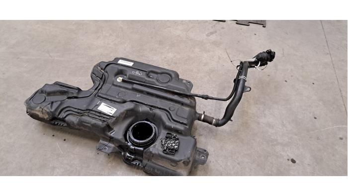 Réservoir de carburant Nissan NV250