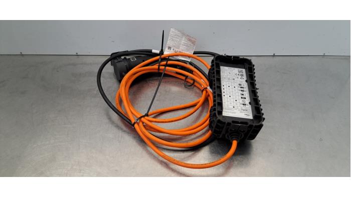Câble de recharge hybride Peugeot 408