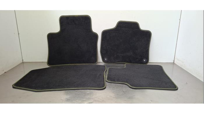 Kit tapis Peugeot 408