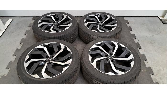 Jeu de jantes sport + pneus Audi E-Tron