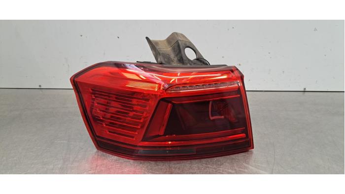 Feu arrière gauche Volkswagen Passat